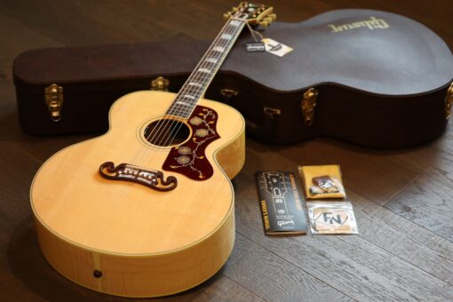 MINT! 2020 Gibson SJ-200 Super Jumbo Acoustic/ ELectric Guitar Natural Figured + OHSC