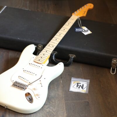 Fender Eric Johnson Signature Stratocaster Double-Cut Electric Guitar White Blonde + Hard Case