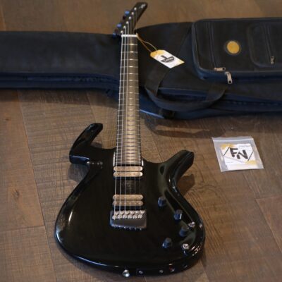 Parker Fly Deluxe Off-Set Electric Guitar Black + Gig Bag