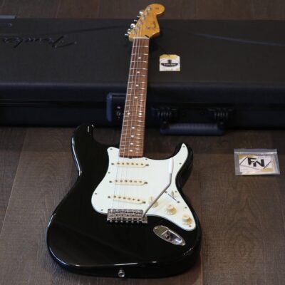 Fender Stratocaster Double-Cut Electric Guitar Black MIJ + Fender Case