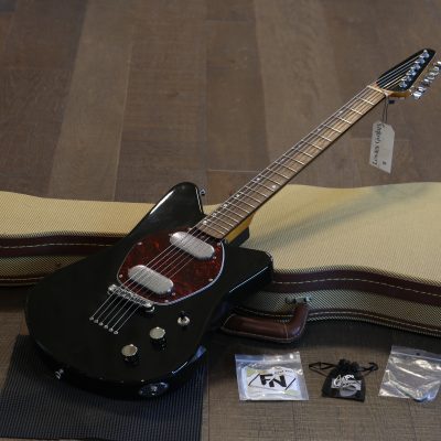 2000's Versoul Raya 6 Electric Guitar Black + HSC
