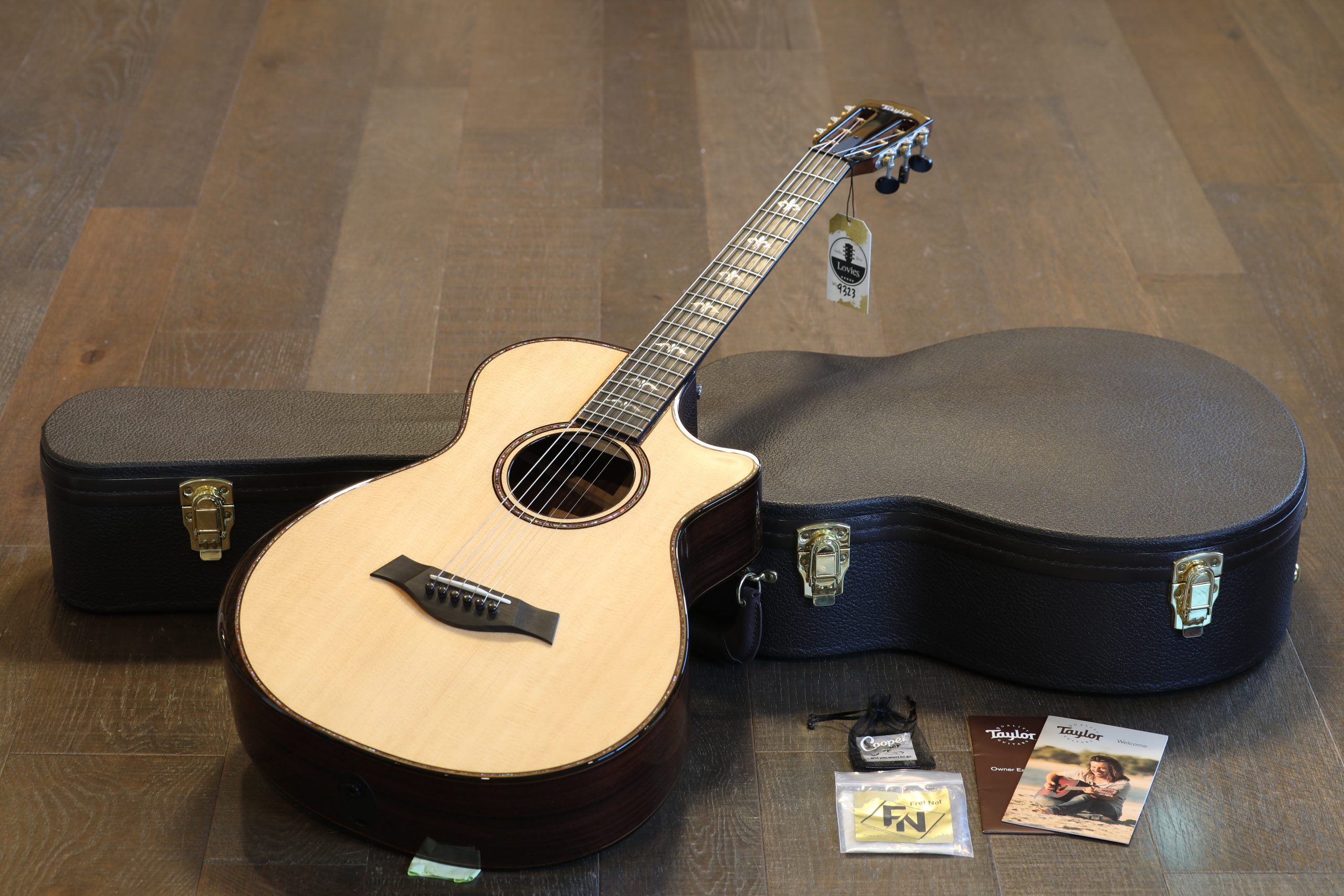 Minty Unplayed! 2011 Taylor 912ce 12-Fret Slotted Armrest Acoustic Guitar Natural + OHSC