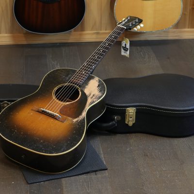 1952 Gibson LG-2 Dreadnought Acoustic Guitar Sunburst + Flight Case